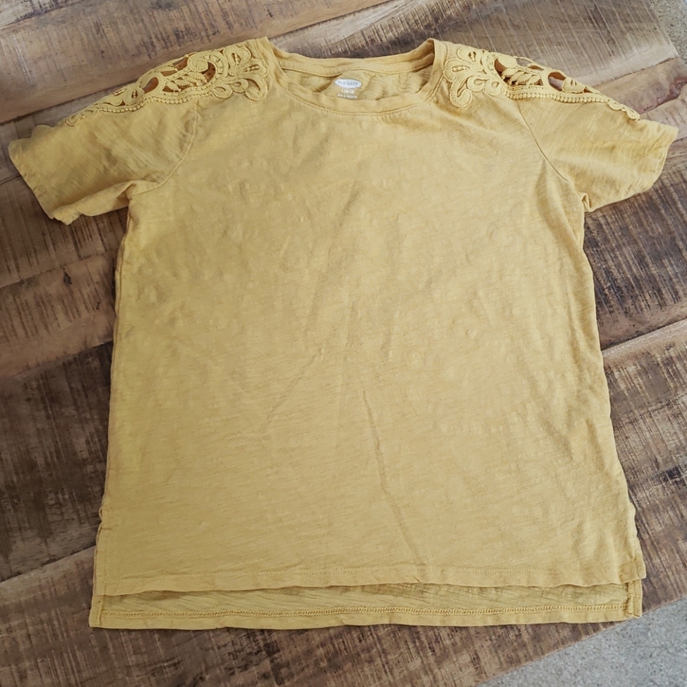Girls Old Navy tee (10-12)